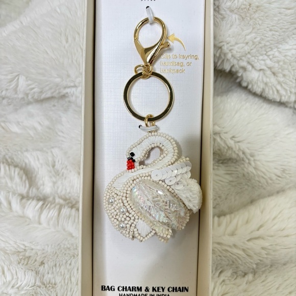 Haute Hippie Accessories - Chic White Swan Pearl Keychain Purse Charm with Gold Accents New